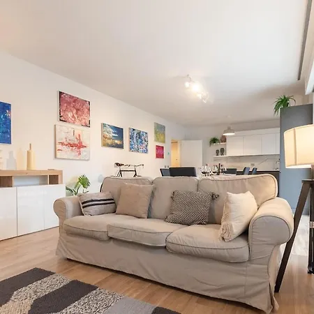 Art X6 In Centre With Private Parking Appartement *